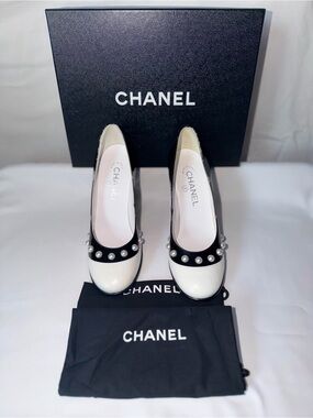 Authentic Chanel Pearl Cap Toe Block Heel Pumps Black/White Sz 38